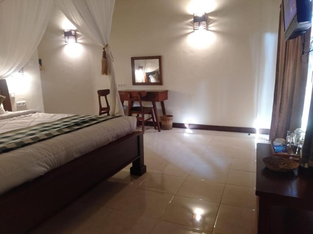 Hotel Batu Ampar Menjangan Banyuwedang Exterior foto