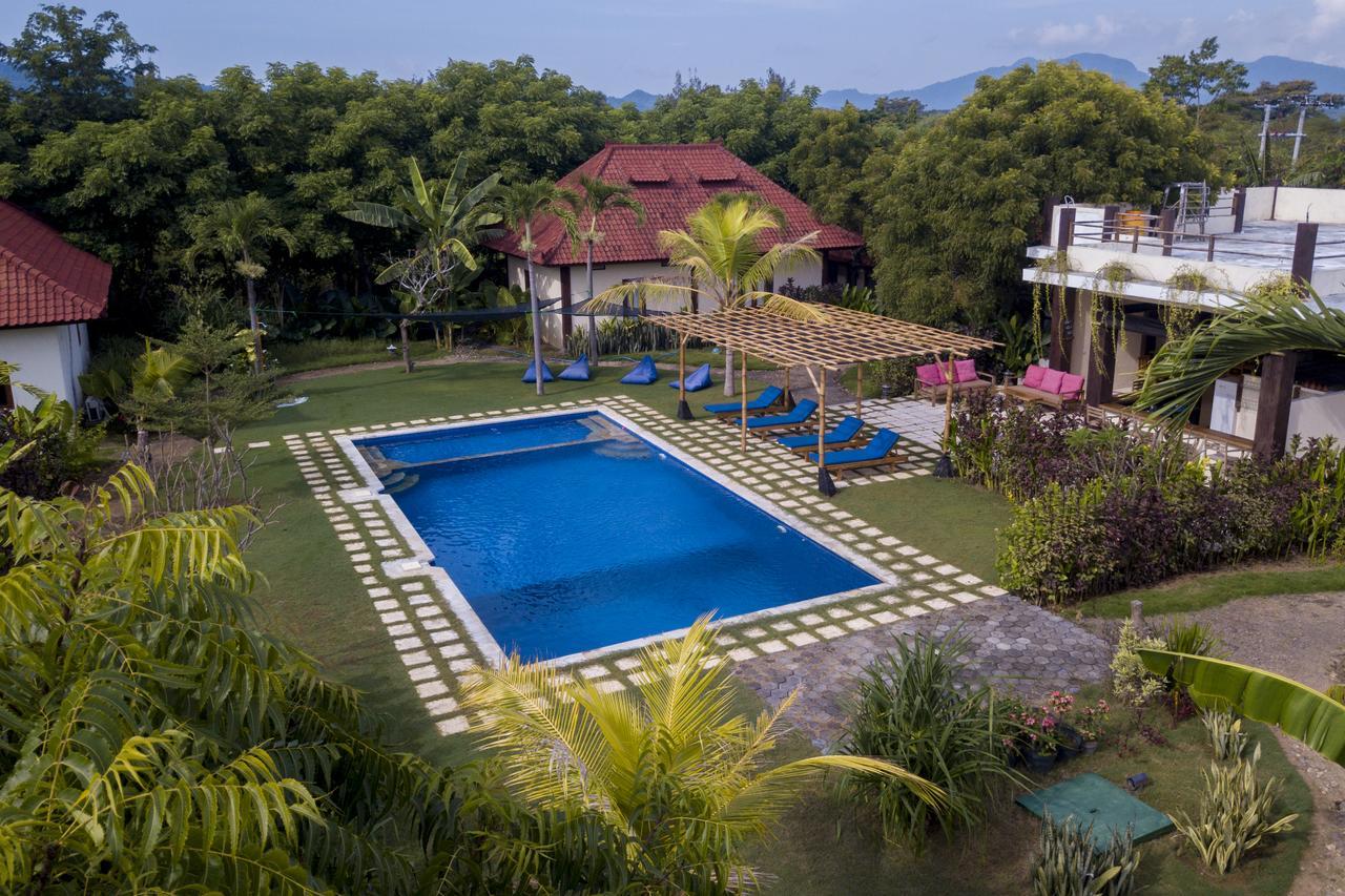 Hotel Batu Ampar Menjangan Banyuwedang Exterior foto